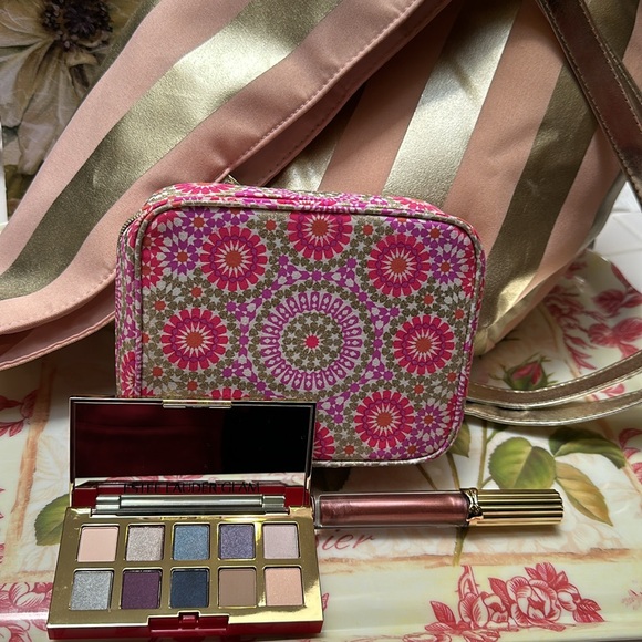 Estee Lauder Accessories - Estee Lauder Bundle: makeup bag, eyeshadow compact, lipgloss & large tote - New
